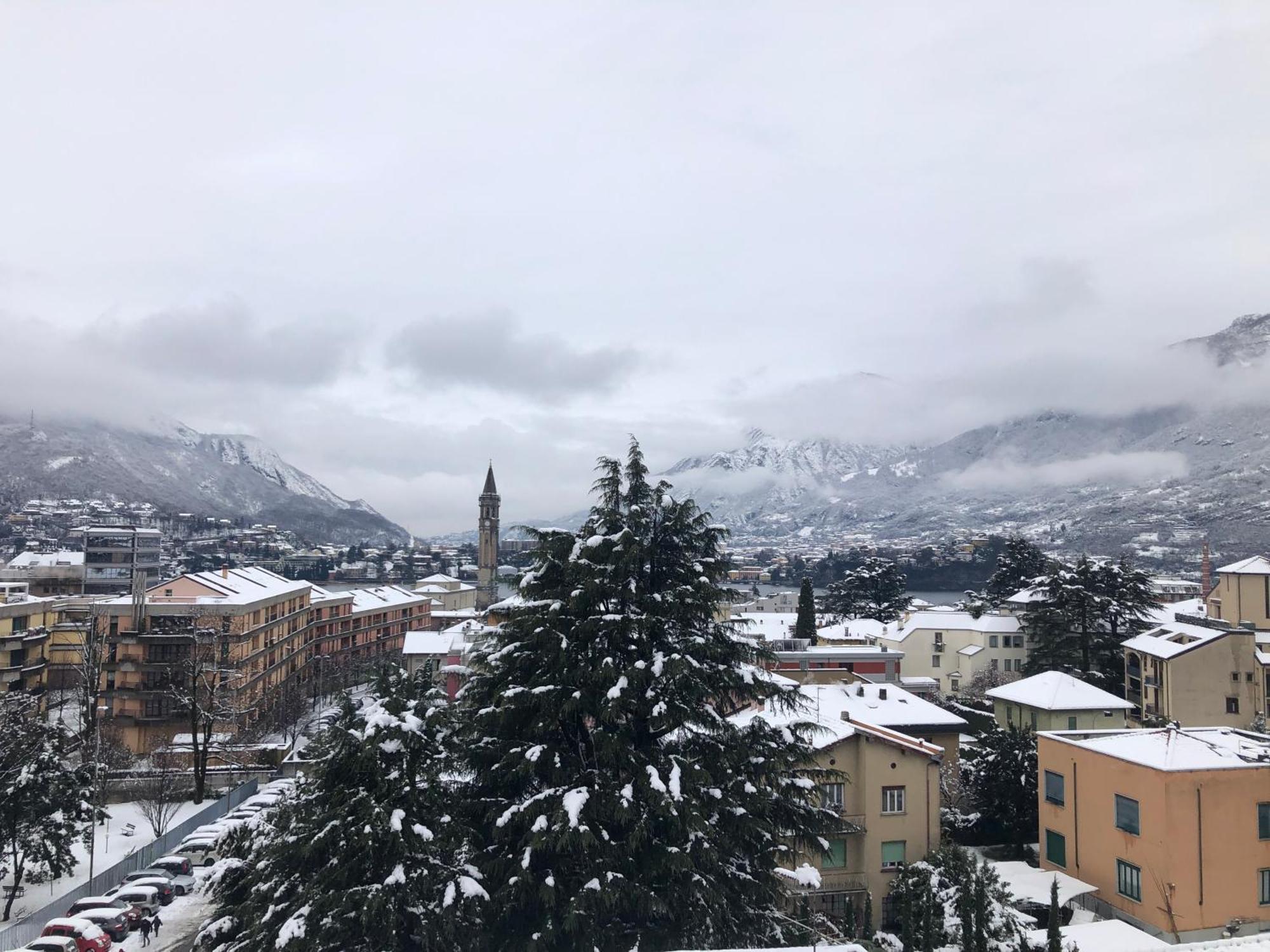 Bright Penthouse Close To Center With Terrace And Lake View Lecco Eksteriør billede