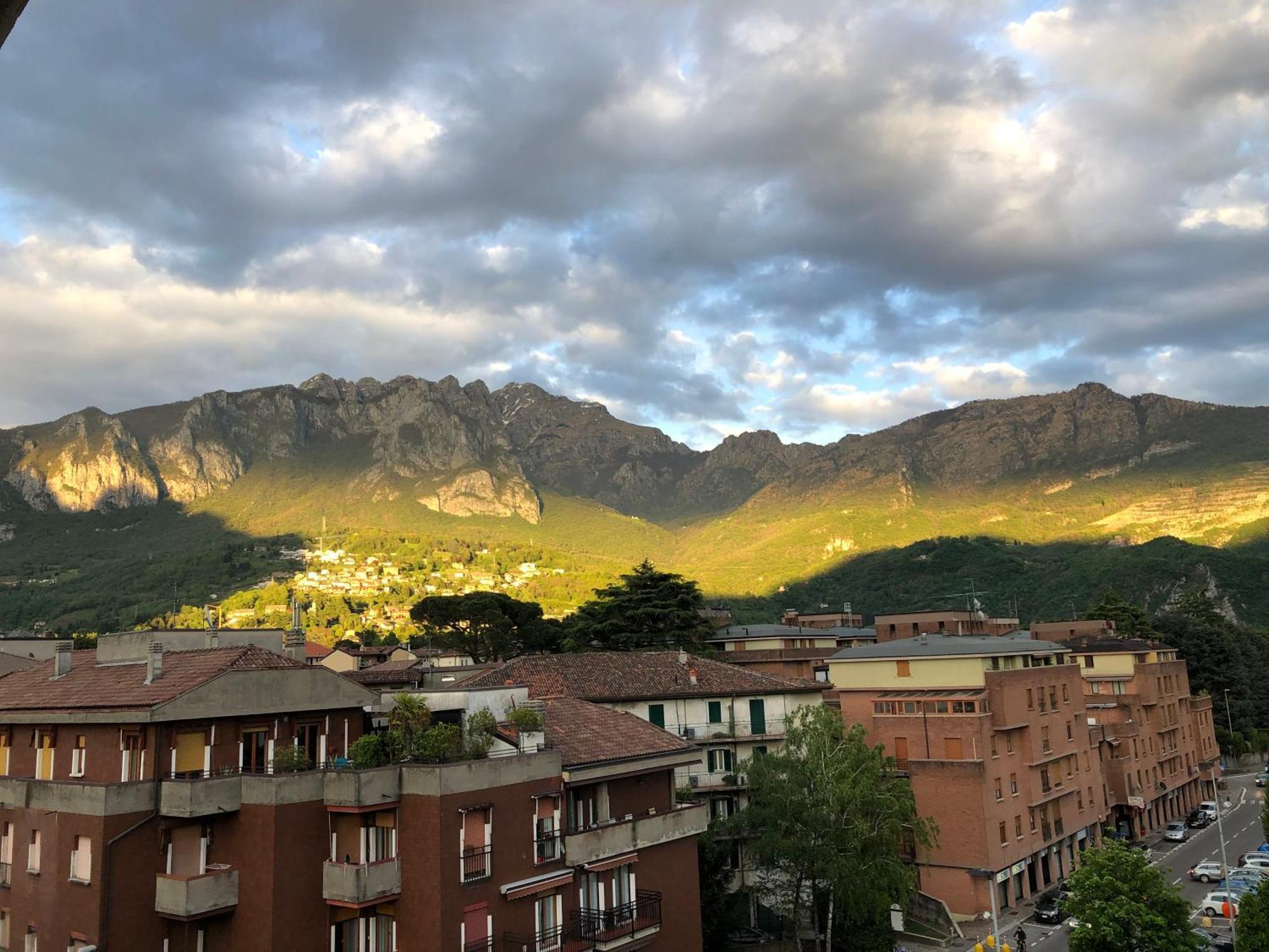 Bright Penthouse Close To Center With Terrace And Lake View Lecco Eksteriør billede